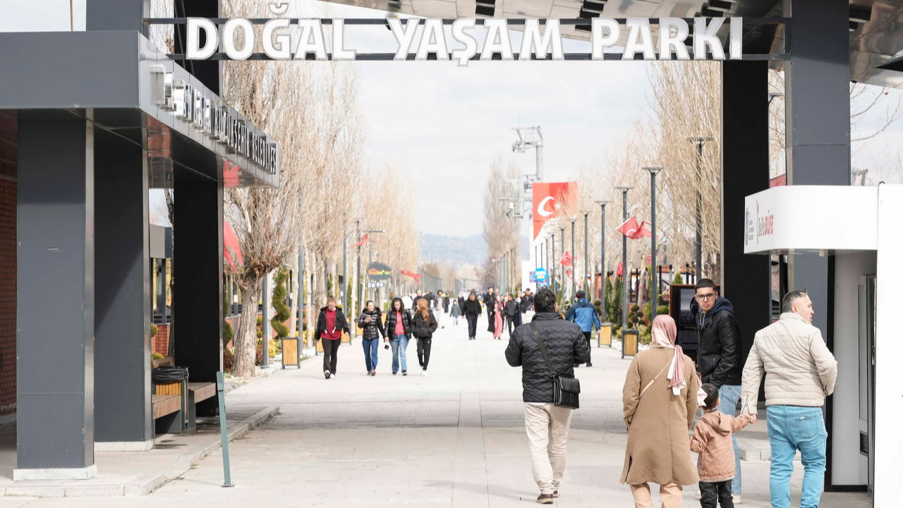 Başkentliler bayramın tadını Büyükşehir'in parklarında çıkardı