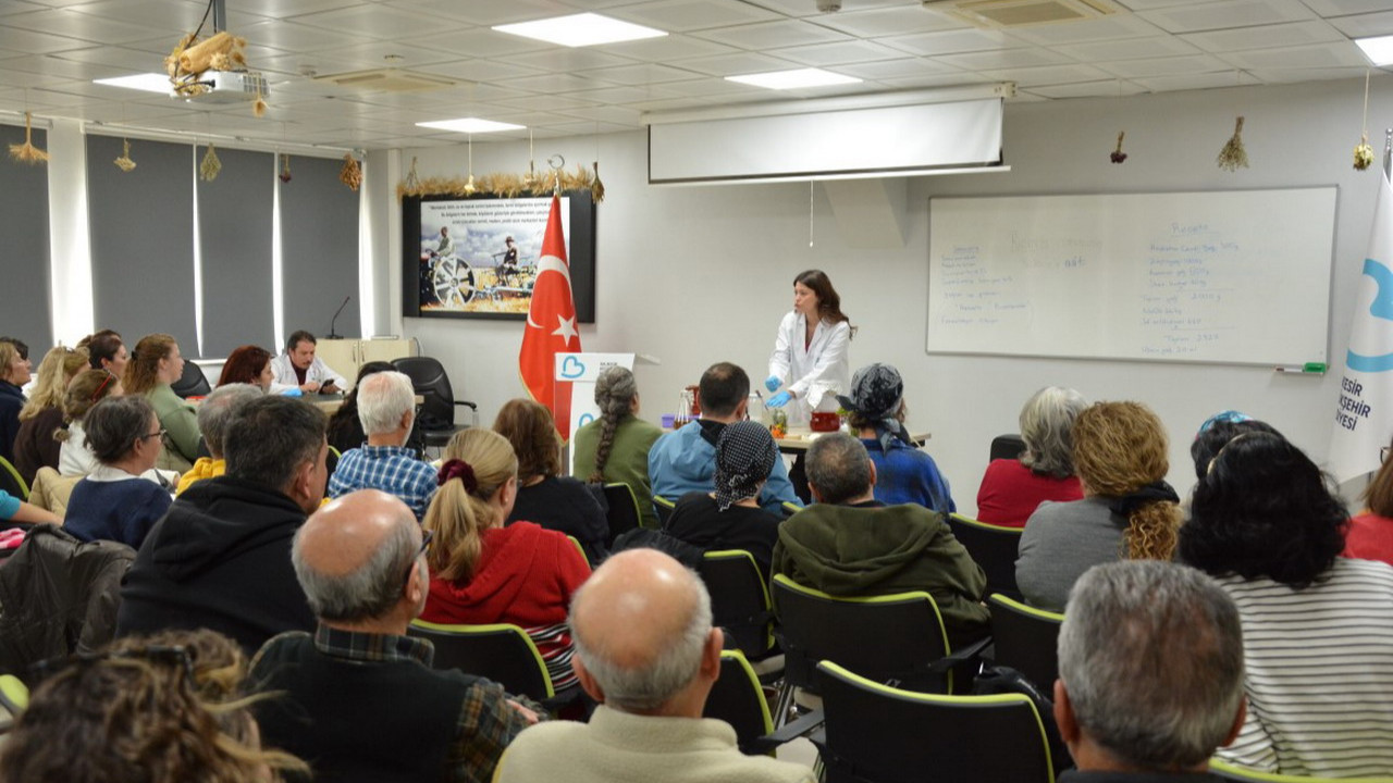 Balıkesir BAÇEM'de ''Ayın Atölyesi'' programlarına yoğun ilgi