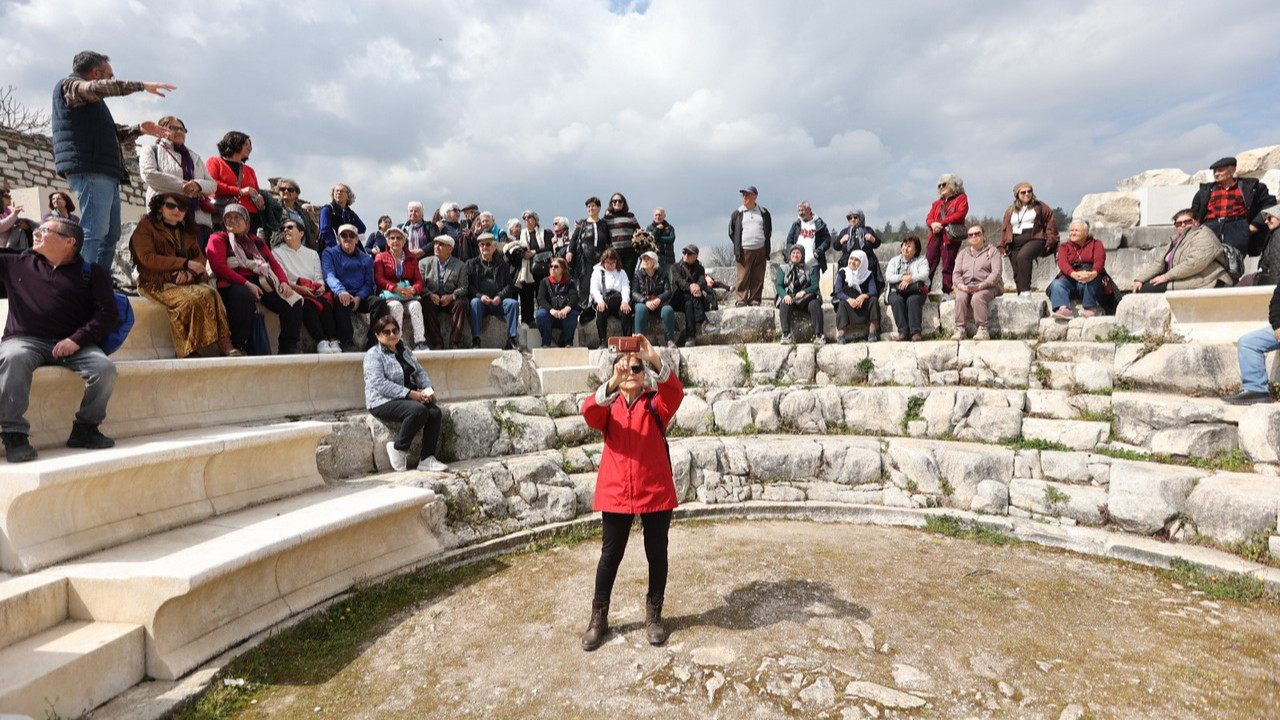 Muğla'da Yaş Almışlara Özel Kültür Gezisi: Yaşlılar Haftası Keyifli Bir Geziyle Kutlandı