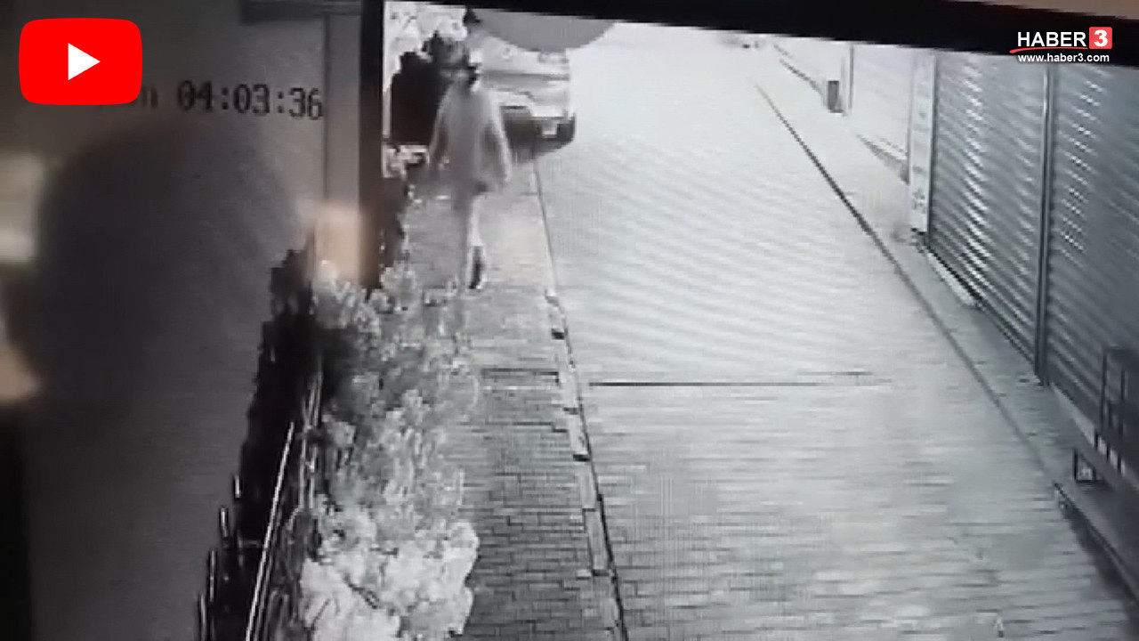 Girmeye çalıştığı iş yerinin camını açamayan hırsızın garip hırsızlığı kamerada