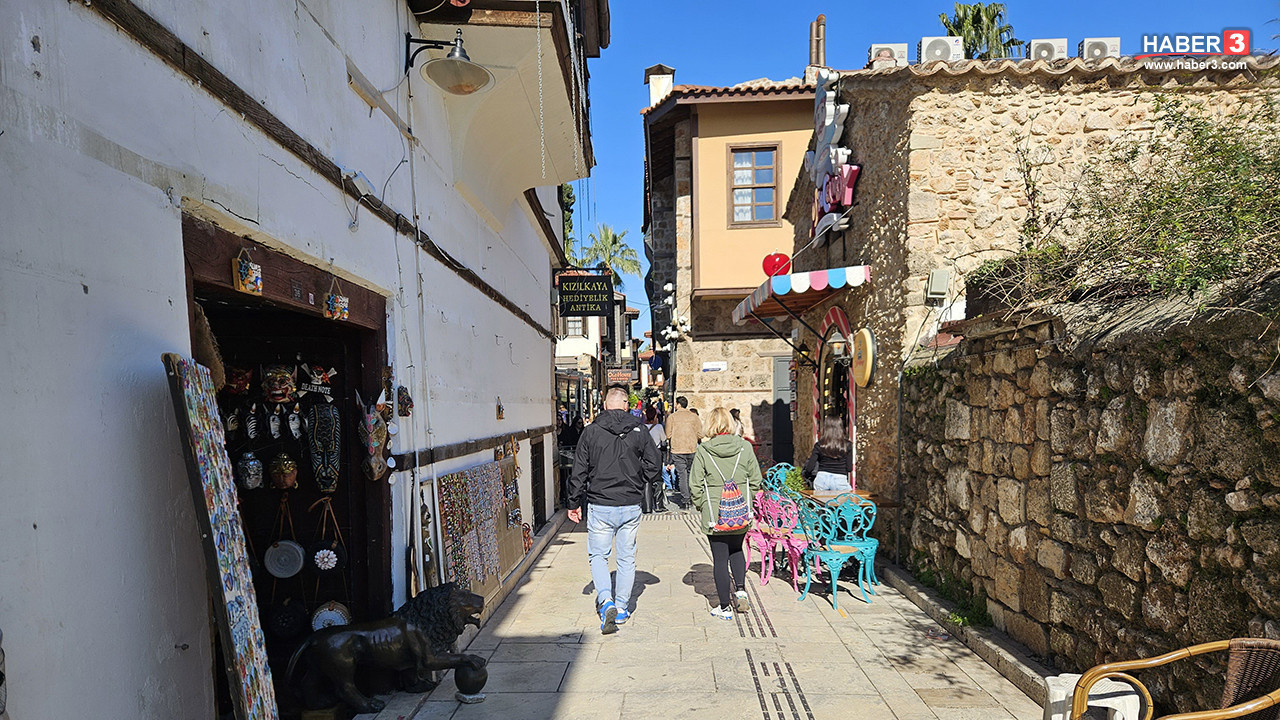 Tarihi Bereket Tanrısı heykelcikleri için ''müstehcenlik'' şikayeti tüm esnafı yaktı!