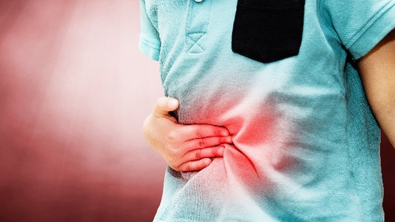 Çocuklarda geçmeyen karın ağrısına dikkat: ''Asla ağrı kesici verilmemeli''