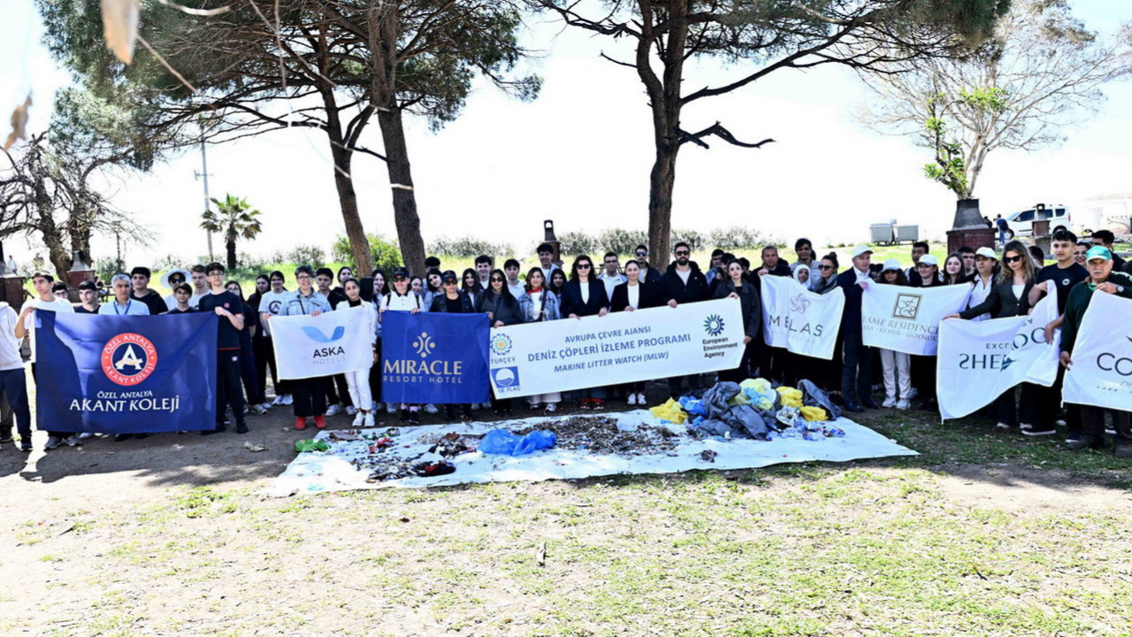 Muratpaşa'da Lara Sahili’nde öğrencilerden bilimsel temizlik