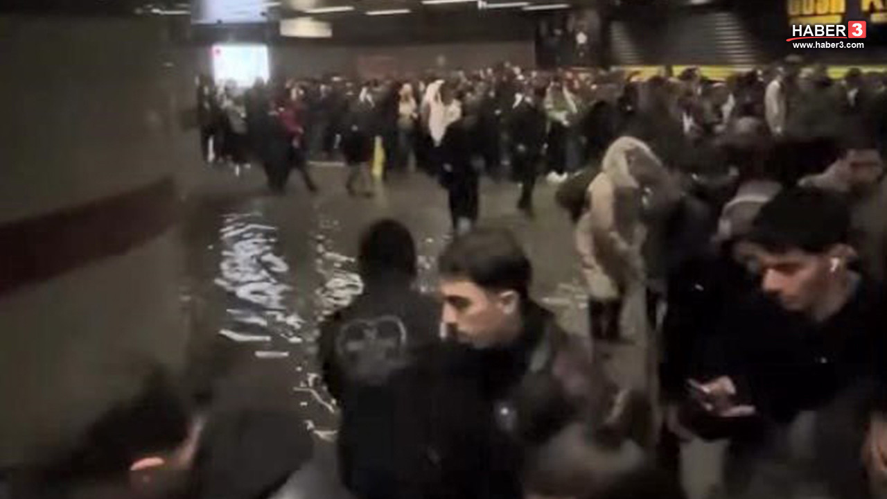 İstanbul'da metro alt geçidini su bastı, vatandaşlar mahsur kaldı!