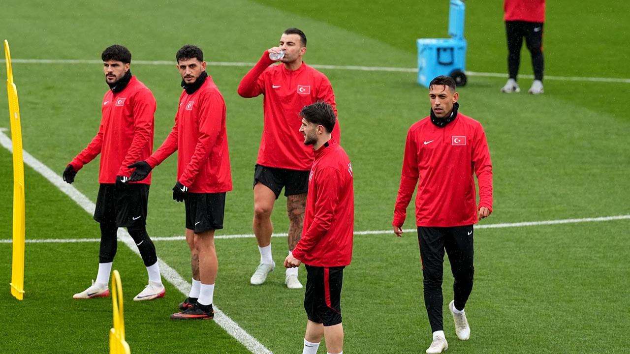 Kosova-Türkiye maçı öncesi milli takıma çirkin saldırı!