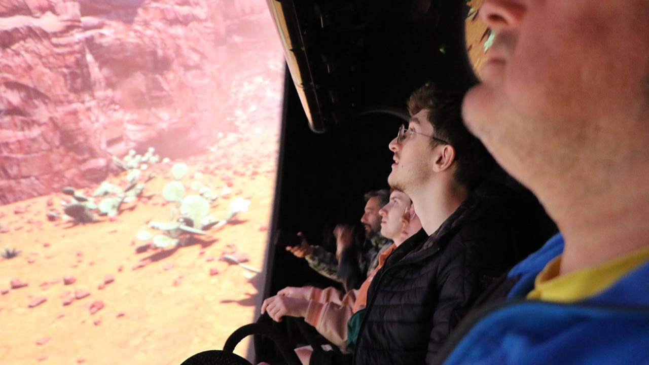 Bildiğiniz sinema salonlarını unutun: İşte karşınızda Türkiye'nin ilk uçan sineması