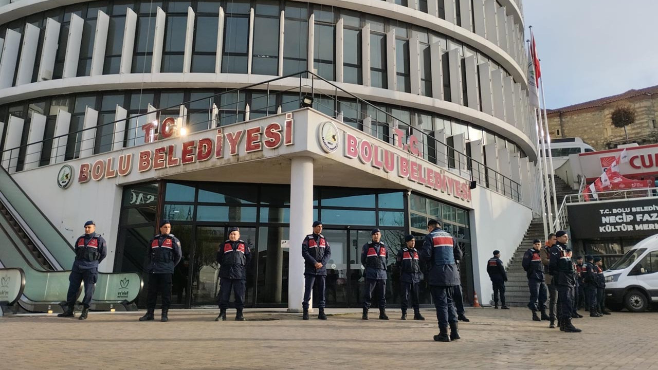 Bolu Belediyesi'ne yeni dalga operasyon: Jandarma didik didik aradı