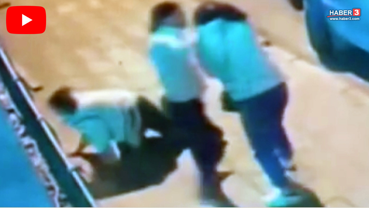 İstanbul'da sokak ortasında kadına görülmemiş şiddet: Bir değil 2 kadını birden darp etti!