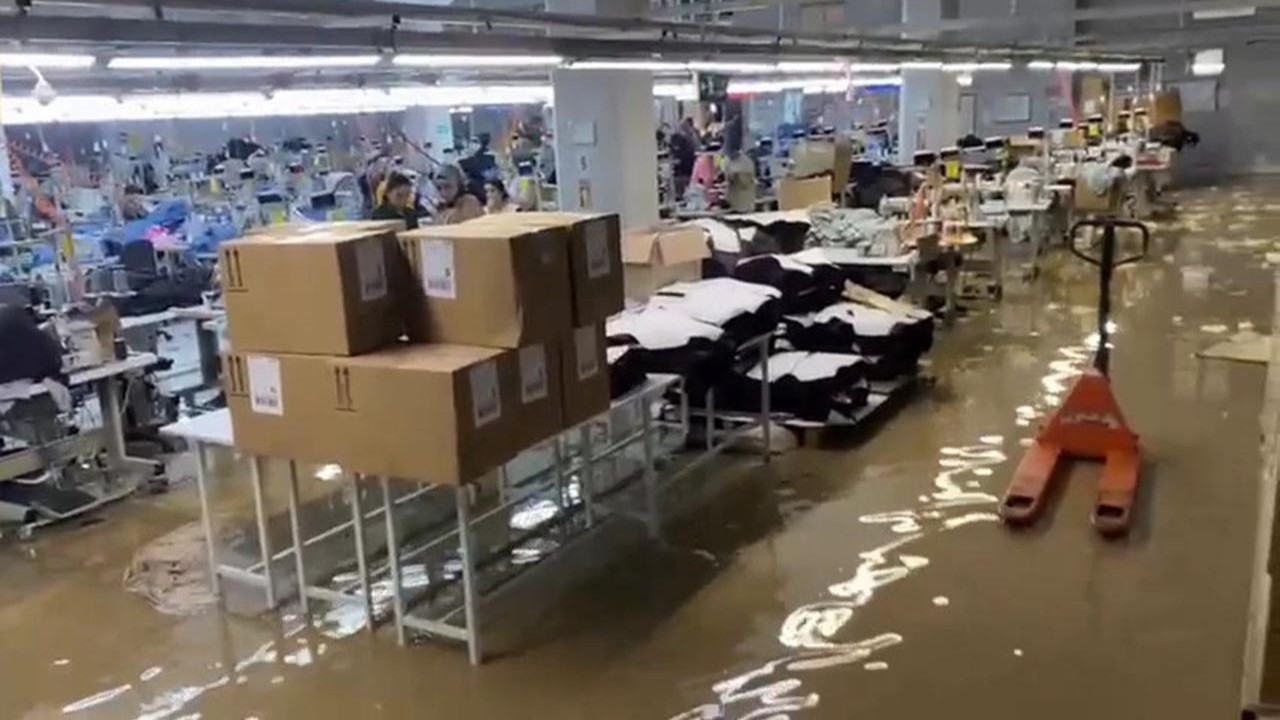 Şanlıurfa'da sağanak kabusu: Fabrika sular altında kaldı