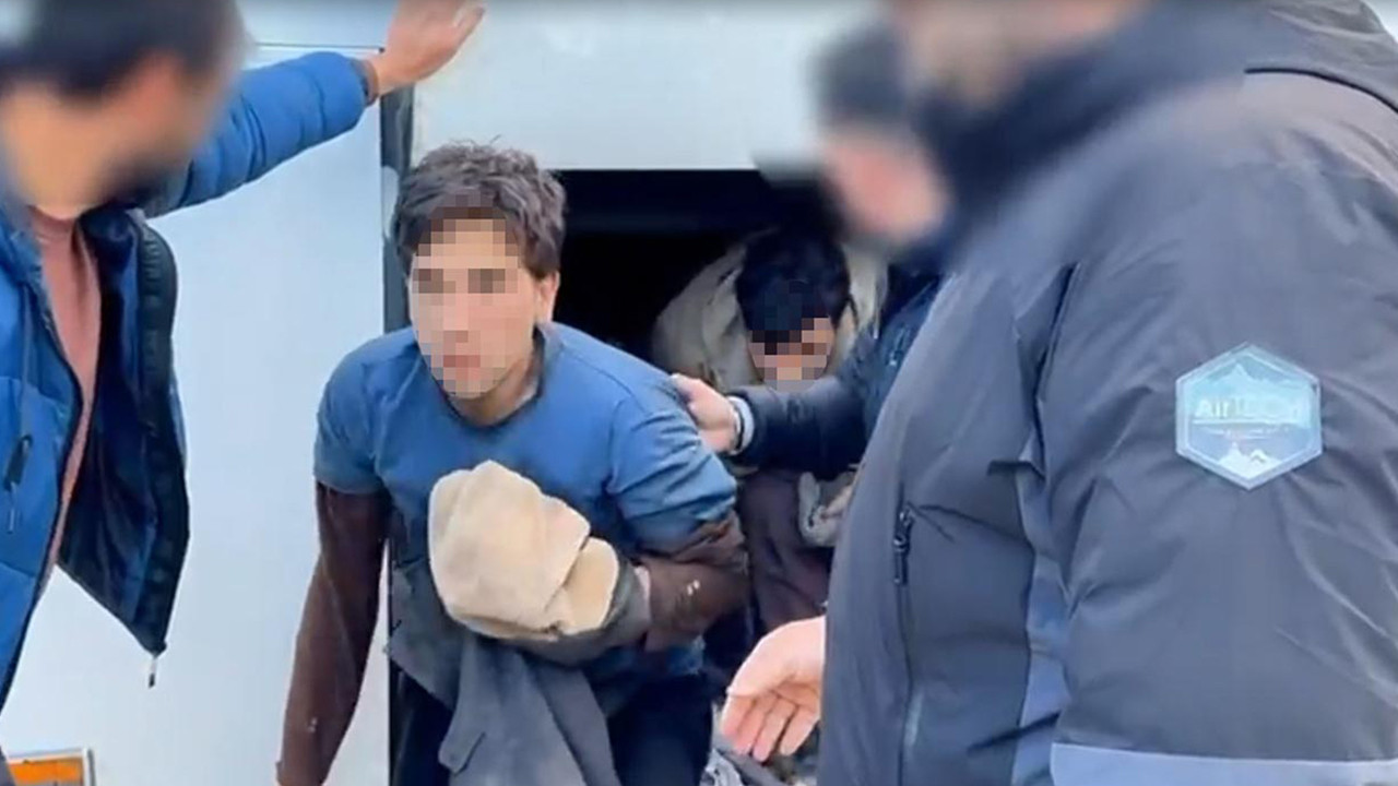 Boş yolcu otobüsü durduruldu; bagajı açan ekipler şaşkına döndü