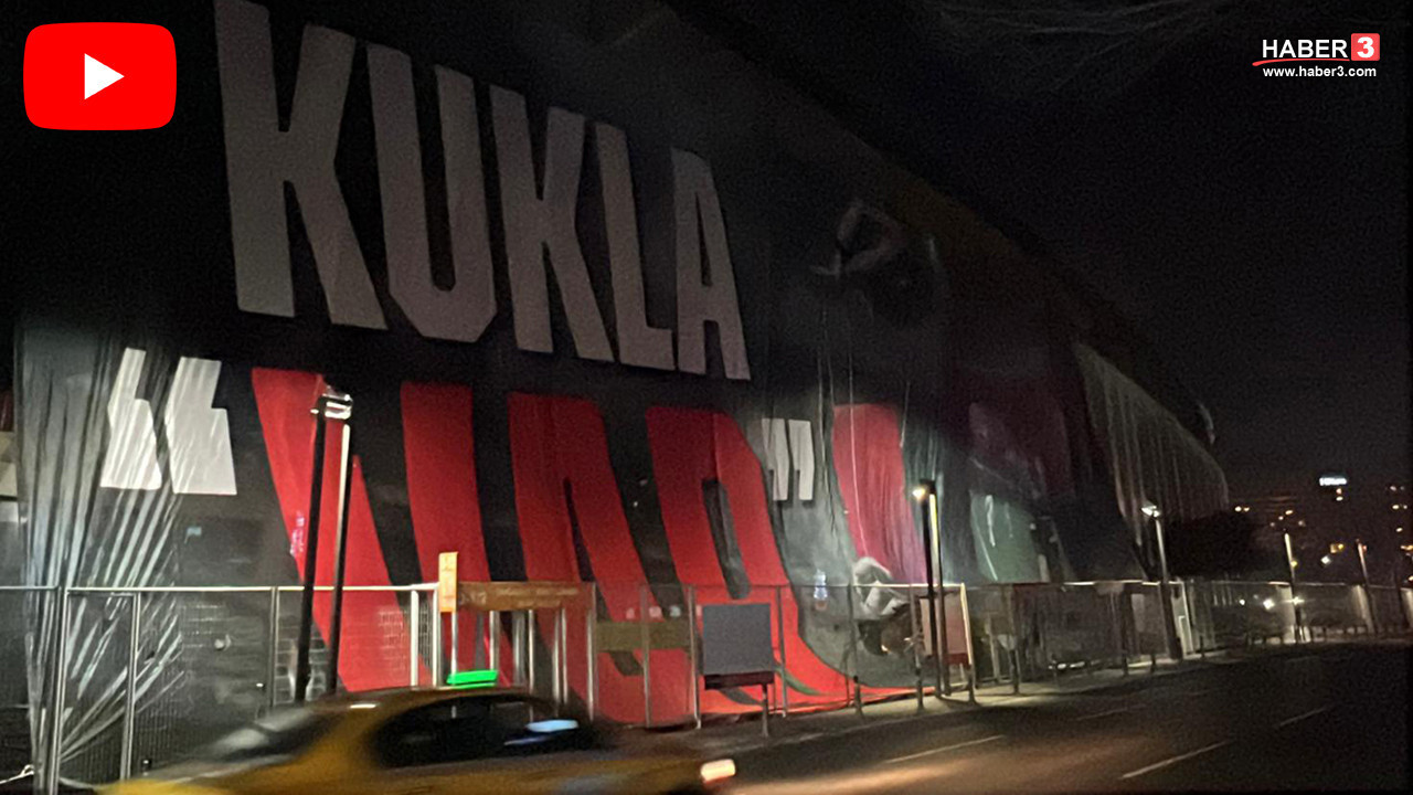 Fenerbahçe derbisinin ardından Beşiktaş'ın stadına dev pankart