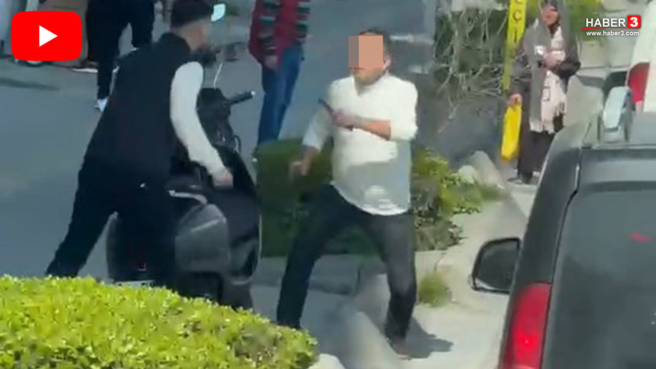 İstanbul trafiğinde eli bıçaklı trafik teröristi bir motosiklet sürücüsünü bıçakladı!
