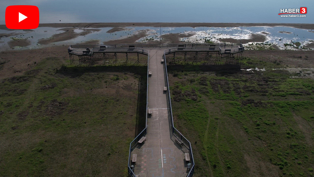 Bir ilimizden korkutan manzara: Su tam 300 metre çekildi, teknelerin yanaştığı iskele karada kaldı!