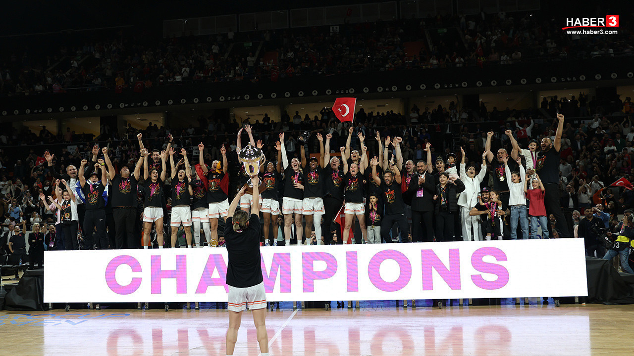 Avrupa'nın Kraliçesi ÇBK Mersin oldu! Athinaikos karşısında yenilse de kupayı kaldırdı