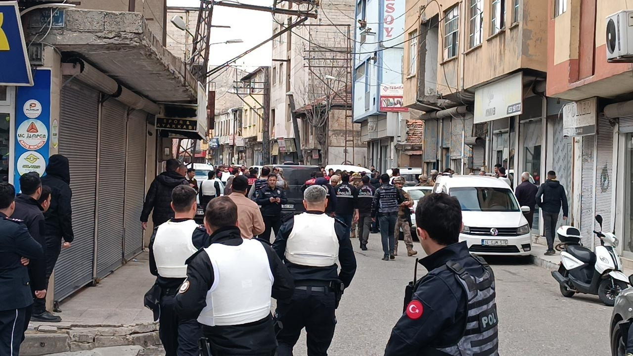 Gaziantep'te korku dolu anlar: Polisleri görünce 4 kişiyi rehin alıp sevgilisini vurdu