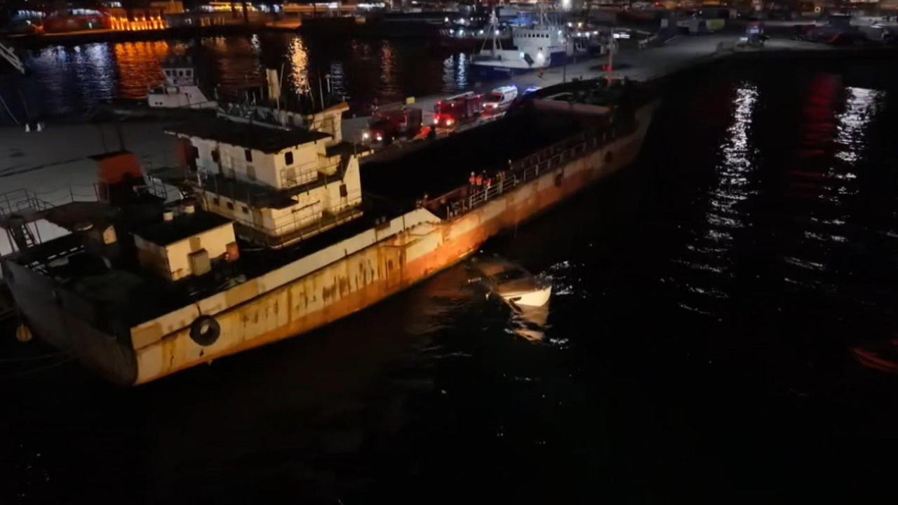 İstanbul Boğazı'nda korku dolu anlar: Gemiye çarpan tekne sulara gömüldü