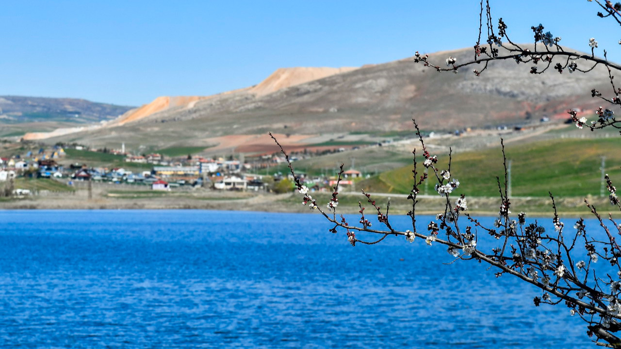 Ankara Büyükeşehir, Çubuk'taki Kızılca Göleti'ni yenileyerek kuruma riskinden kurtardı