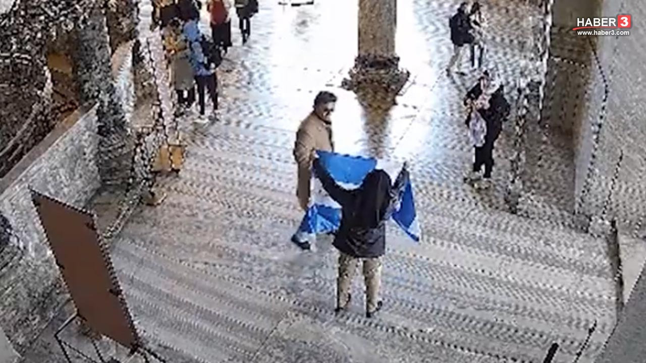 Ayasofya'da alçak provokasyon: İki Yunan turist Bizans bayrağı açtı
