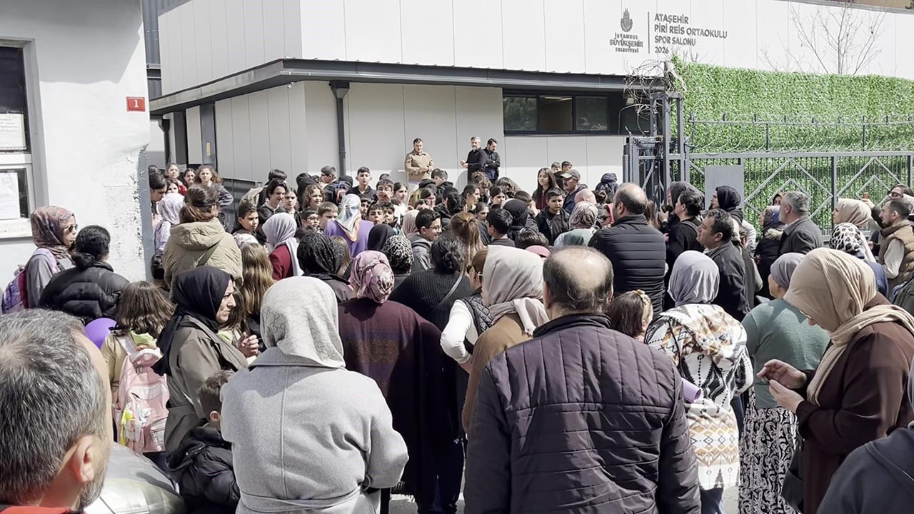 İstanbul'da okulda büyük panik: Çok sayıda öğrenci hastaneye kaldırıldı