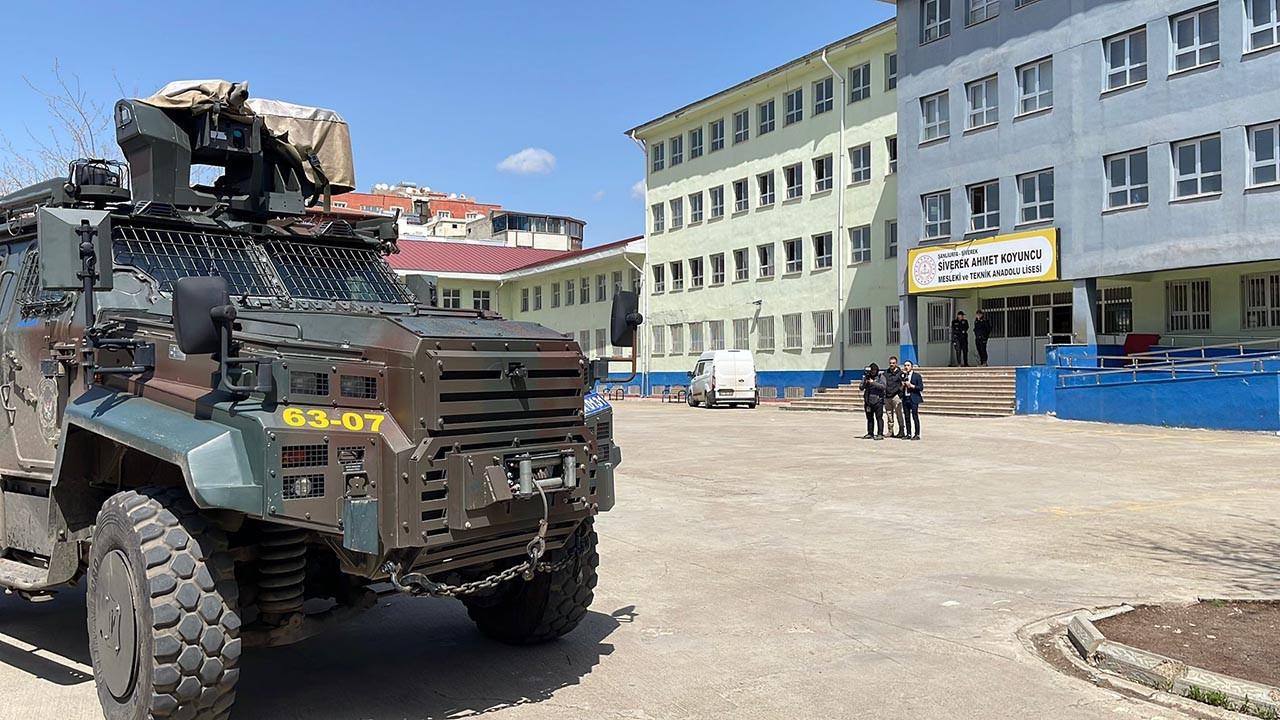 Okulda dehşet saçan saldırgan gizlice toprağa verildi