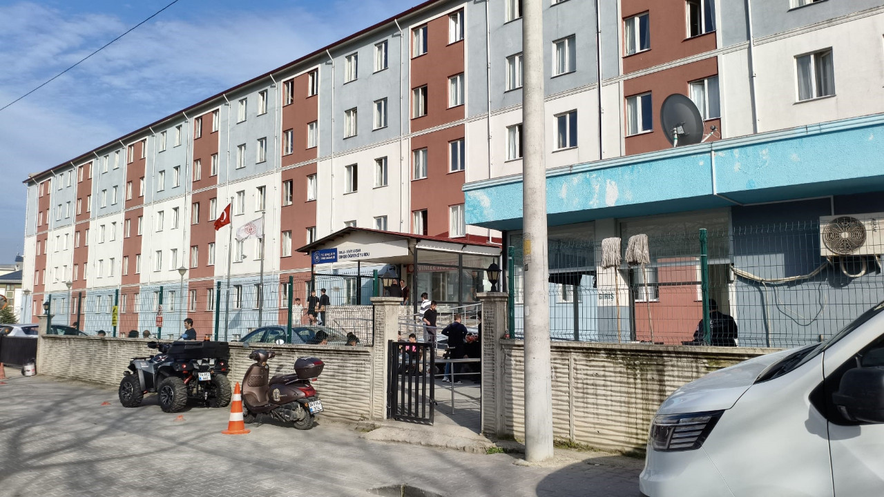 Öğrenci yurdunda uyuşturucu baskını