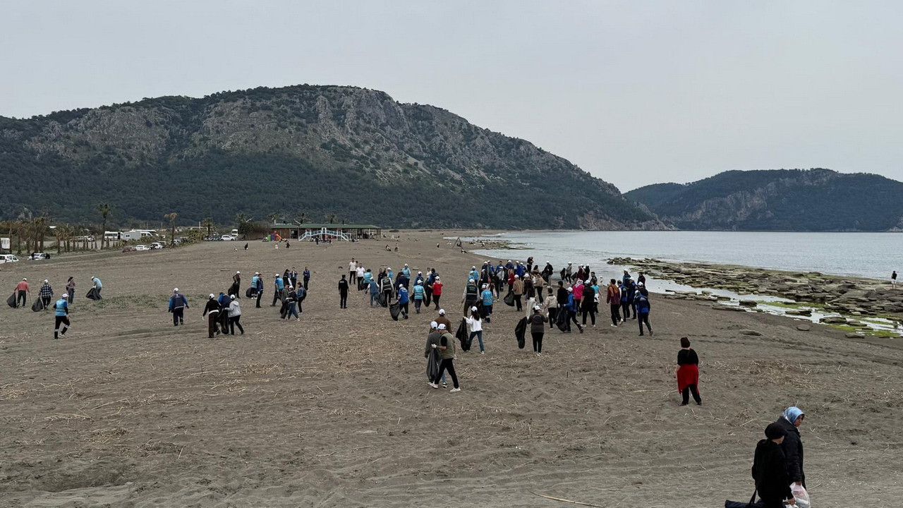 Muğla’da temizlik seferberliğinin yeni durağı kayacık sahili oldu