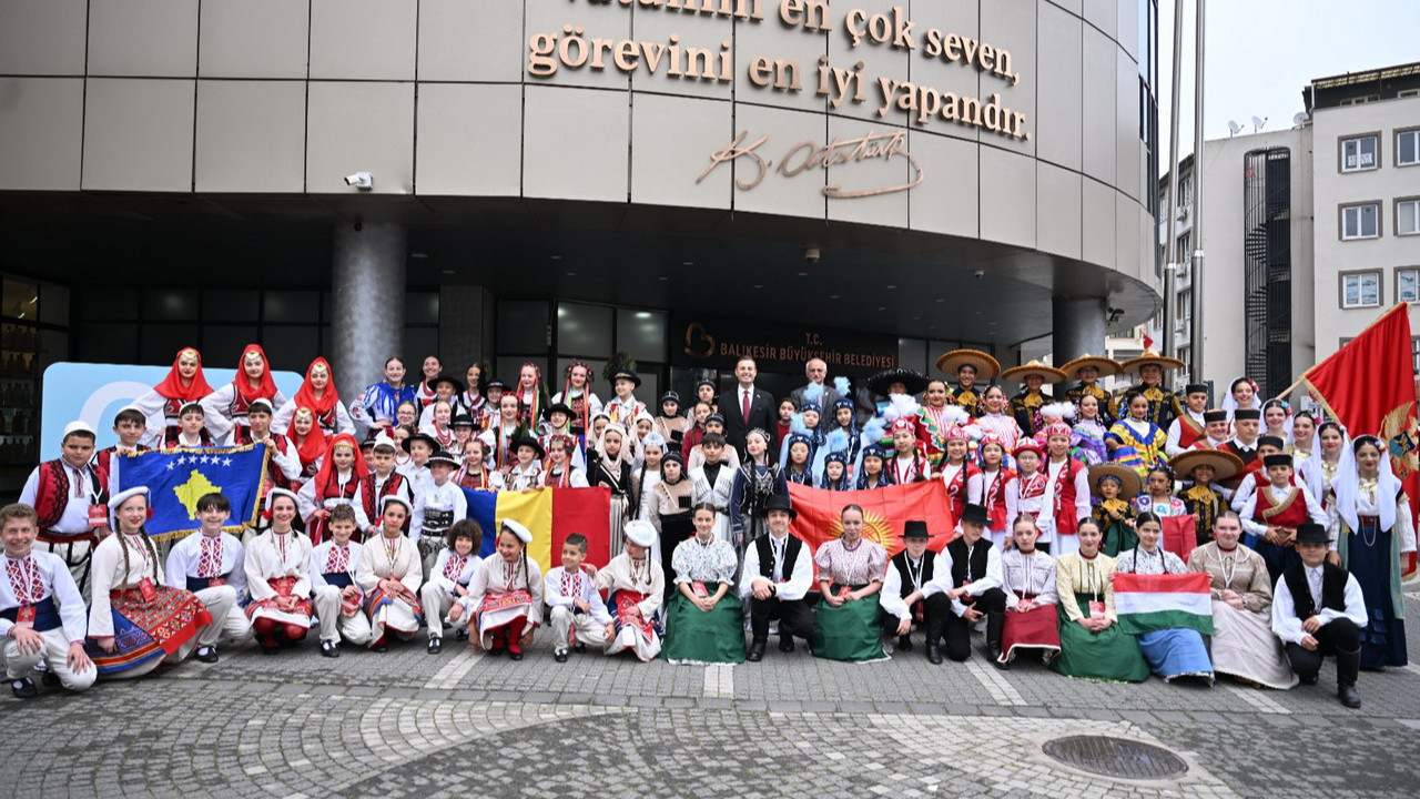 Balıkesir Büyükşehir Belediye Başkanı Ahmet Akın dünya çocuklarını ağırladı