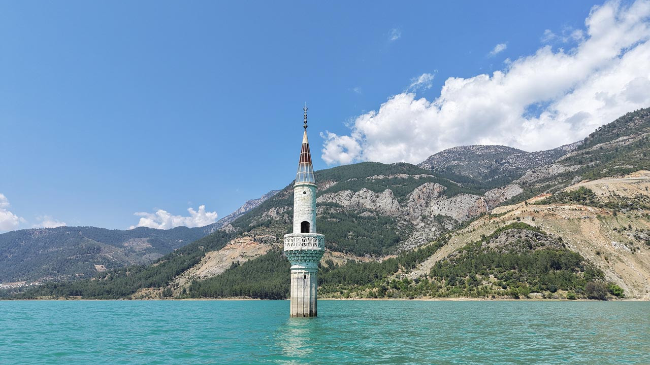 Baraj taştı taşacak! Eski yerleşim yerinden geriye bu manzara kaldı