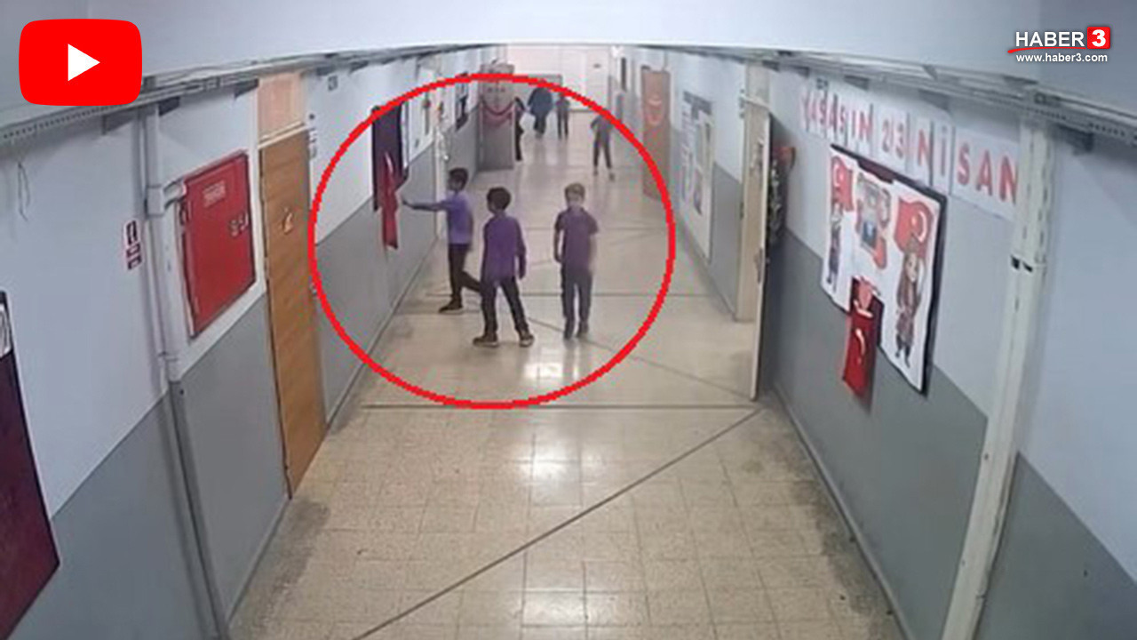 Minik yüreklerin Türk Bayrağı hassasiyeti kamerada... Helal olsun size çocuklar!