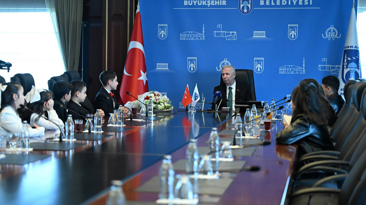 Ankara'da 23 Nisan coşkusu: Öğrenciler Büyükşehir Belediye Başkanlığı koltuğuna oturdu