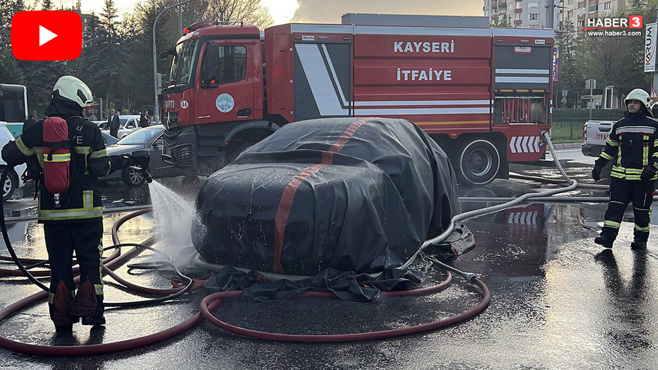 Elektrikli otomobil yol ortasında alev topuna döndü