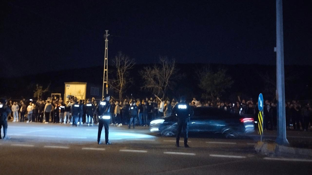Samandıra'da gergin gece: Fenerbahçe'nin takım otobüsü taşlandı