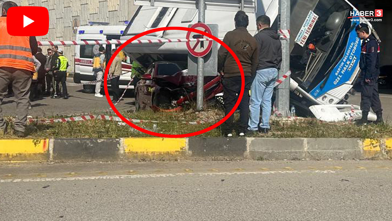 Üniversite önünde can pazarı! Halk otobüsü otomobilin üzerine devrildi: 44 yaralı var