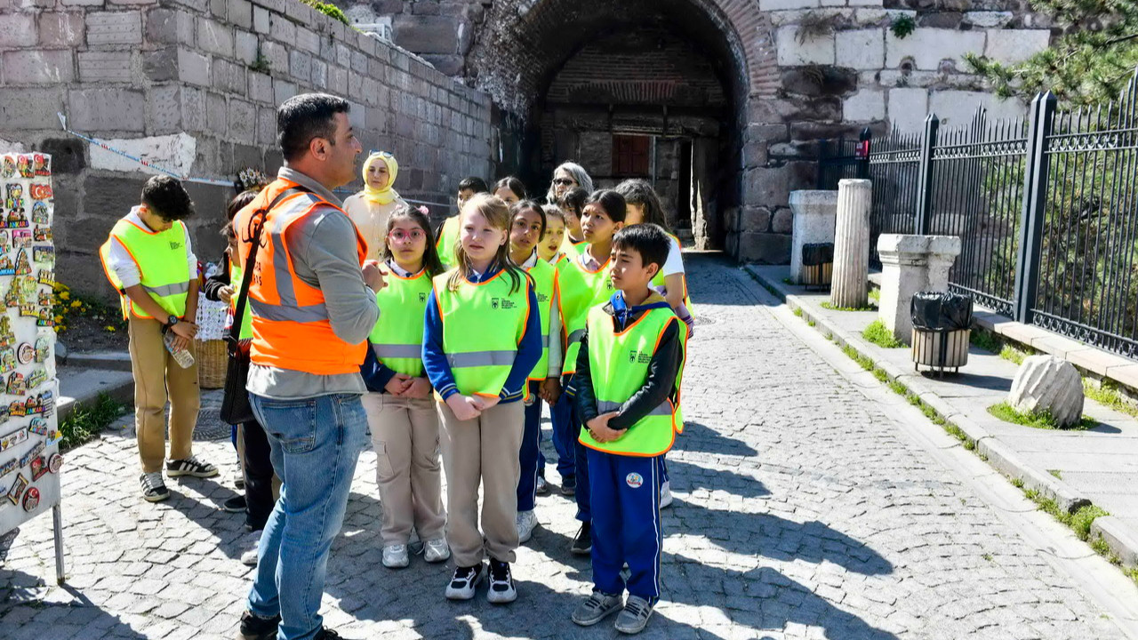 Ankara Büyükşehir ile Başkentli çocuklar Başkent'in tarihini yerinde öğreniyor