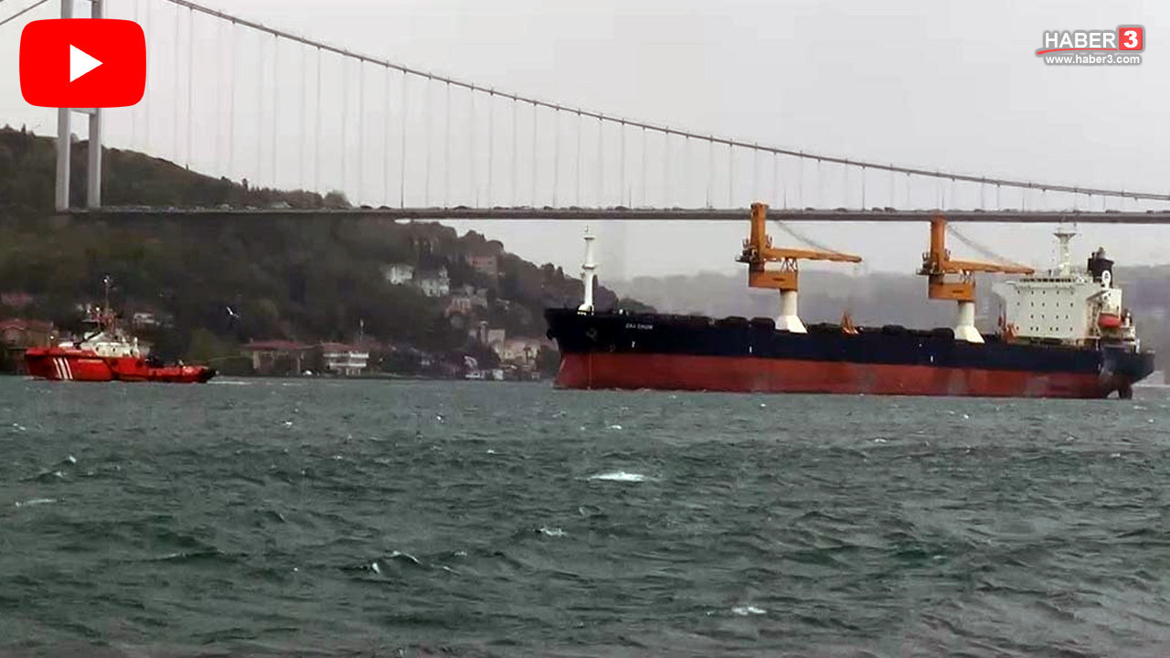 Dev yük gemisi İstanbul Boğazı’nın ortasında arızalandı! Boğaz trafiği durdu!