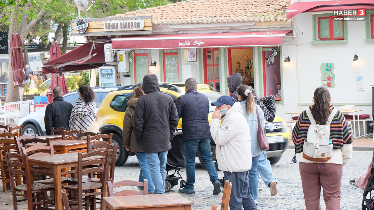 Türkiye'nin kuzey Ege'deki cennetine 3 günde tatilci akını!