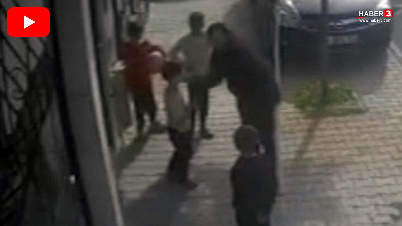 İstanbul'da korku dolu anlar! Çocukları darbedip bina sakinlerine bıçak çekti: O anlar kamerada