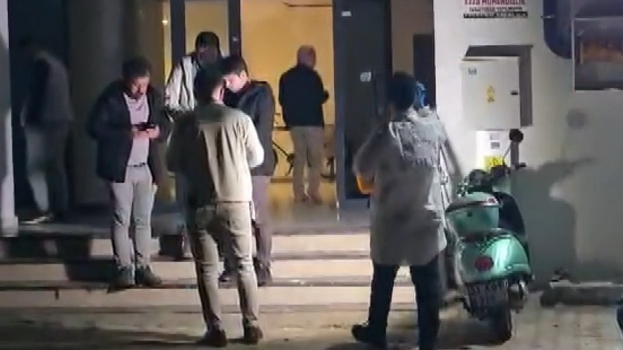 İşten çıkarılmasından sorumlu tuttuğu iş arkadaşını evinde katletti!