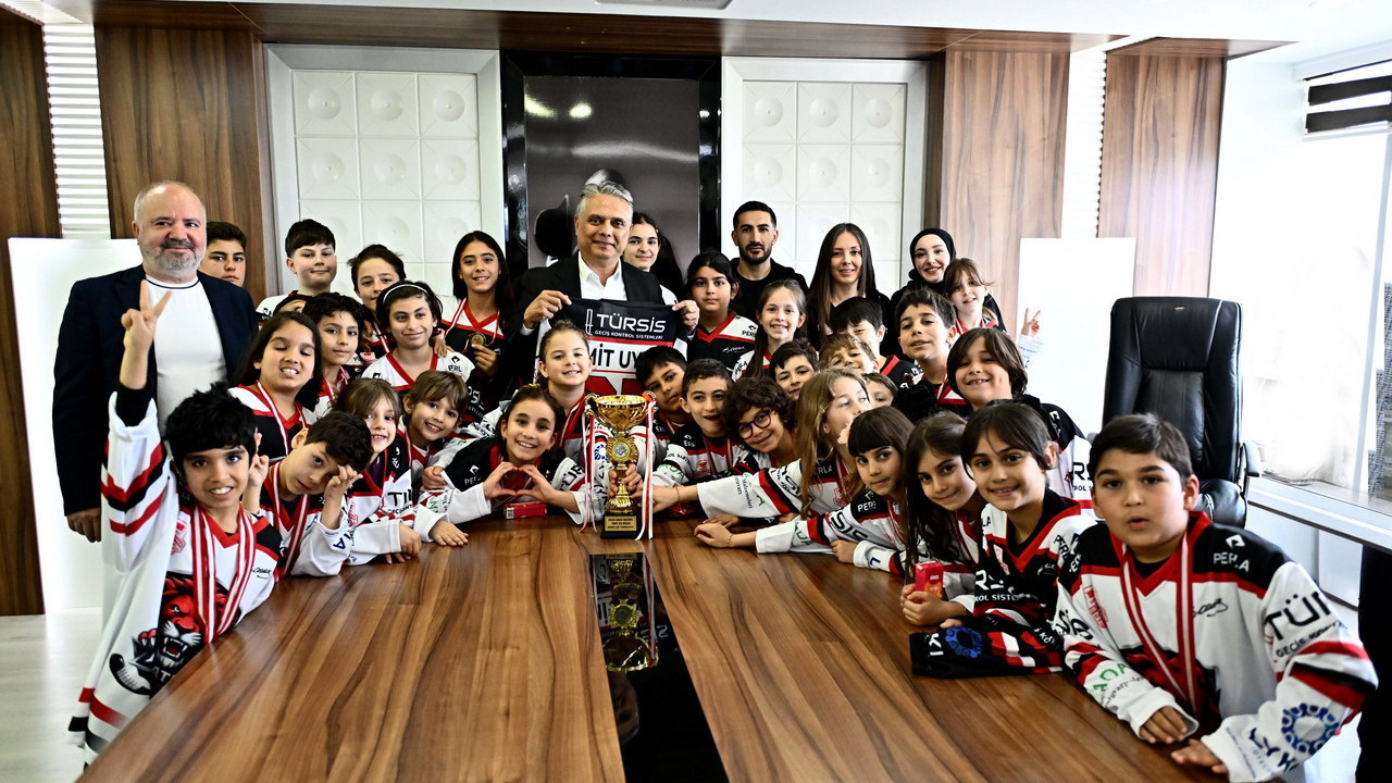 Muratpaşa Belediyespor Kulübü sporcularından Başkan Uysal’a ziyaret