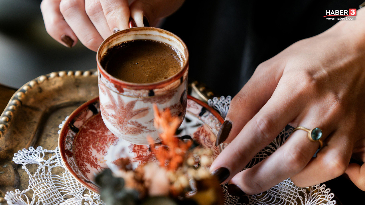 Kahve falı baktırdı ''Musallat'' yalanıyla hem hayatı kabusa döndü hem de parasından oldu!