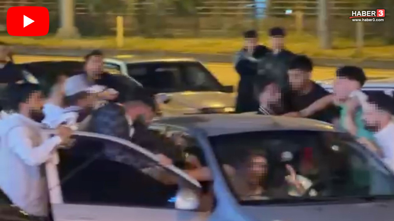 Trafikte dehşet anları kamerada... Aracın kapılarını açıp 2 kişiyi darbettiler!