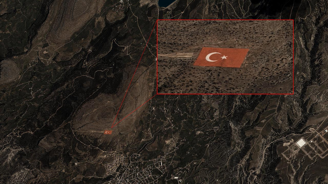 Türkiye'nin uzaydaki gözü, dev Türk bayrağını fotoğrafladı