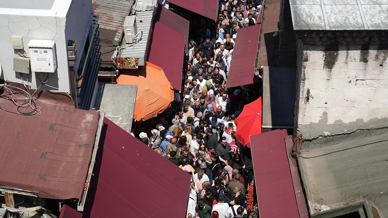 İstanbul'da 1 günlük tatil çileye dönüştü: Adım atacak yer kalmadı!