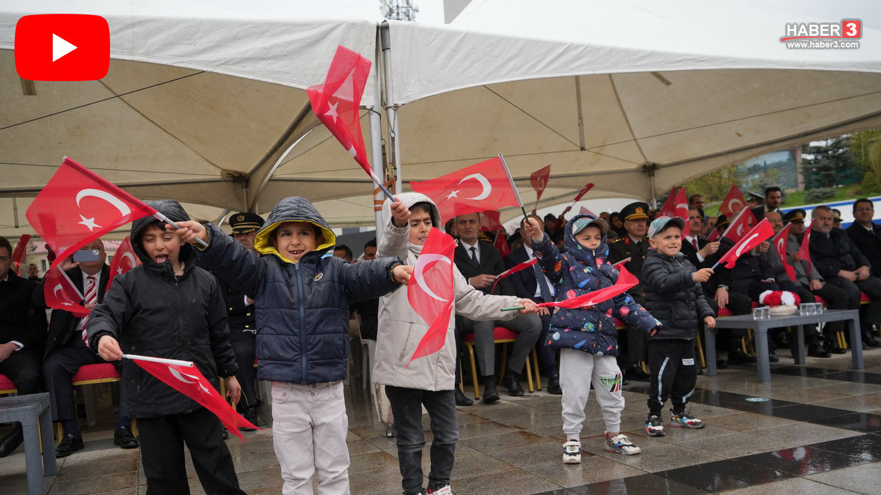 Yağmur altında 19 Mayıs coşkusu... Büyük coşkuya sağanak bile engel olamadı