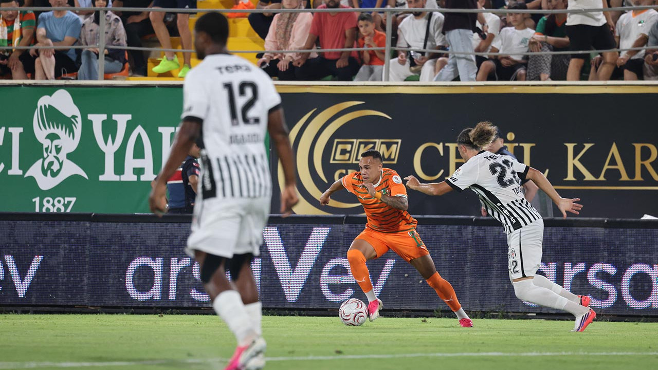 Beşiktaş, deplasmanda Alanyaspor'a mağlup oldu