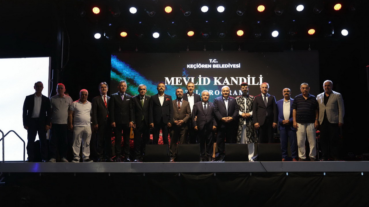 Keçiören Belediyesi’nin Mevlid kandili programında kent meydanı dolup taştı