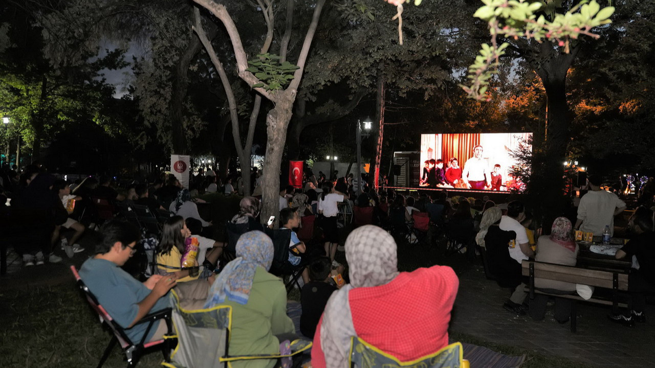 Açık hava sinemaları Keçiören’de yaz akşamlarını şenlendiriyor