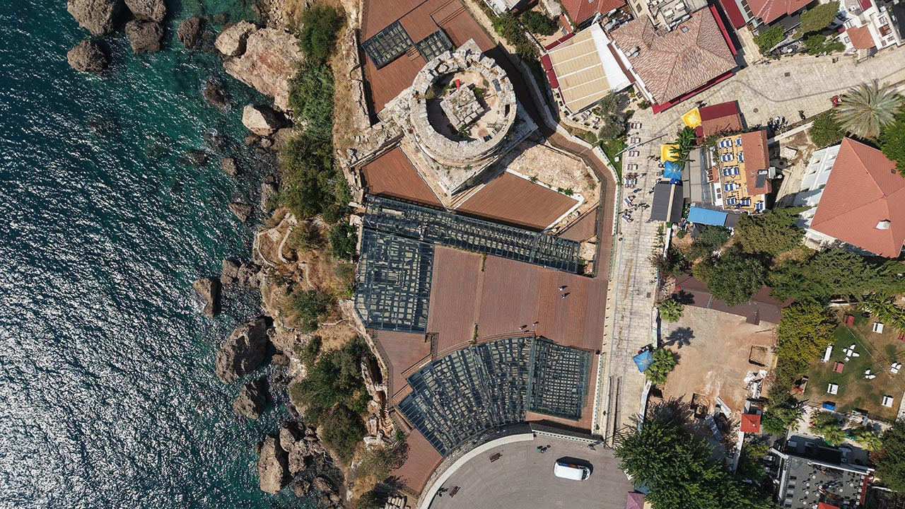2 bin yıllık geçmişe sahip Hıdırlık Kulesi, turist akınına uğruyor