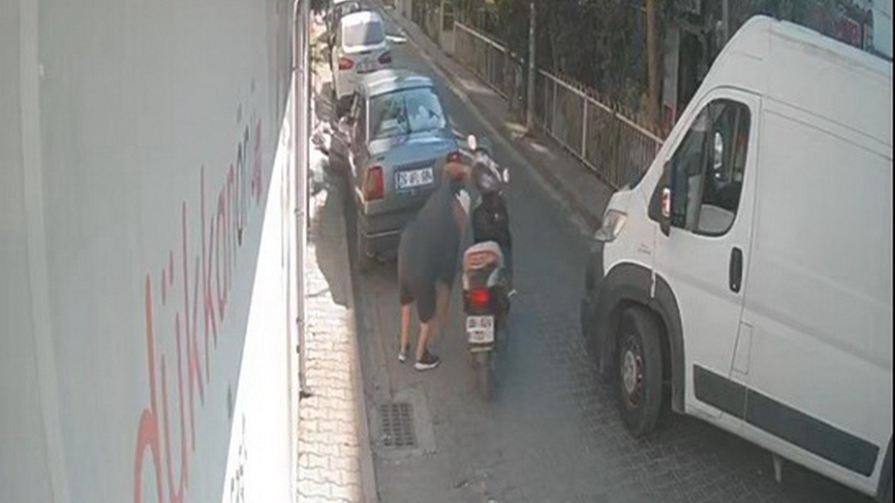 Noter çıkışı düşürülen 100 bin TL'yi alıp kaçan motosikletli kamerada