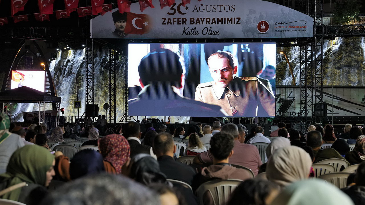 30 Ağustos Zaferi anısına ''Veda'' filmi Keçiören'de dev ekranda izletildi